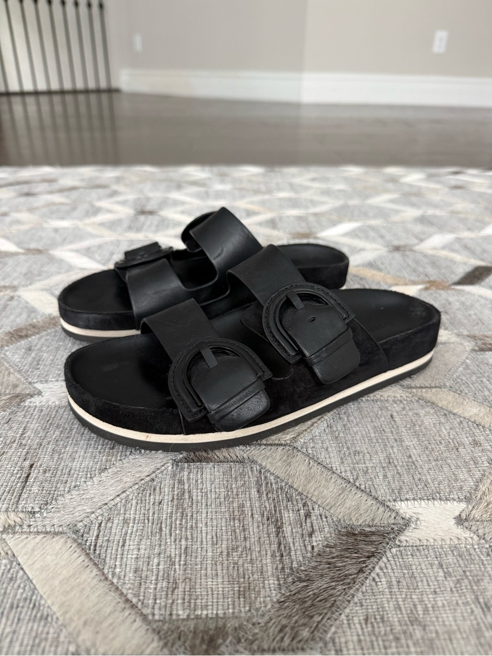 Vince Glyn Leather Sandal - Black